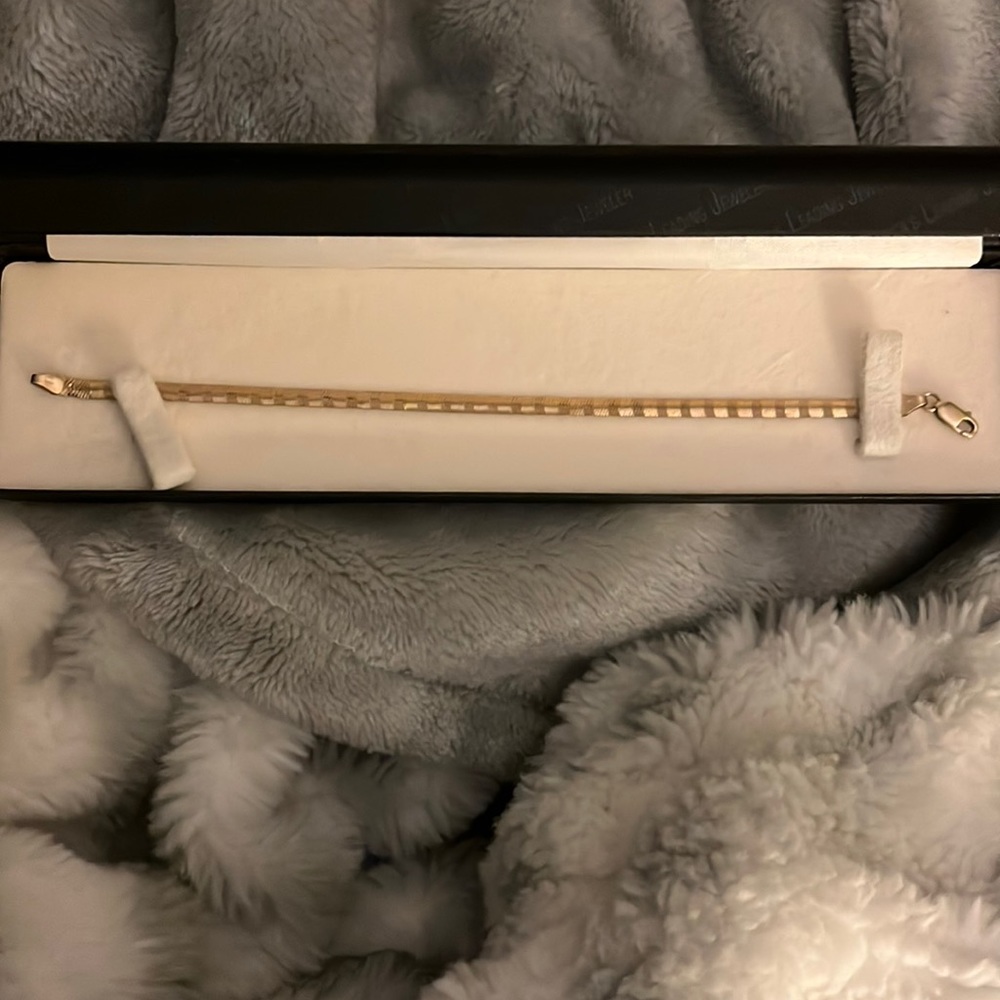 14k Striped Herringbone Bracelet with lobster claw clasp